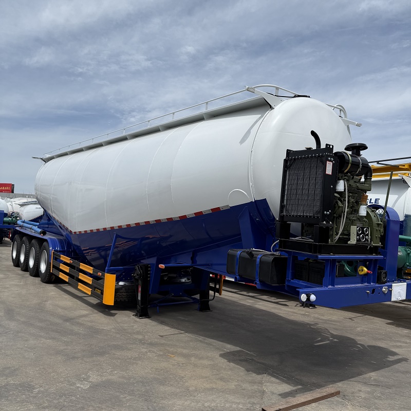 4-Axis Oil Tanker Truck - Image 3